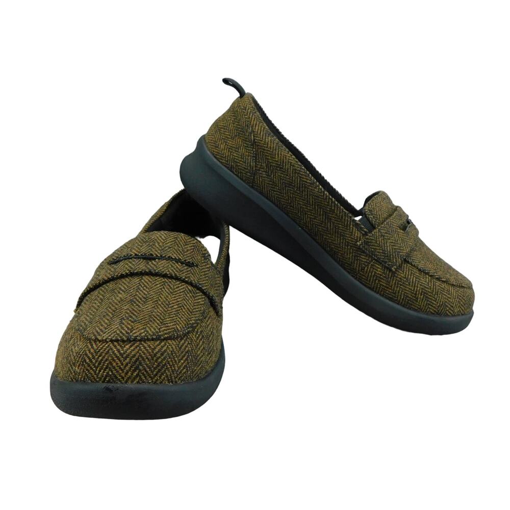 CLOUDSTEPPERS by Clarks Slip-On Loafers Brown Tweed - Size 6.5 Wide